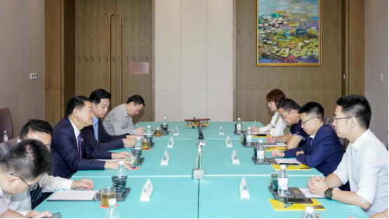 省尊龙凯时集团党委书记、董事长任丁与腾讯“王者荣耀”CTO邓君、腾讯大成网总裁郑亮座谈交流